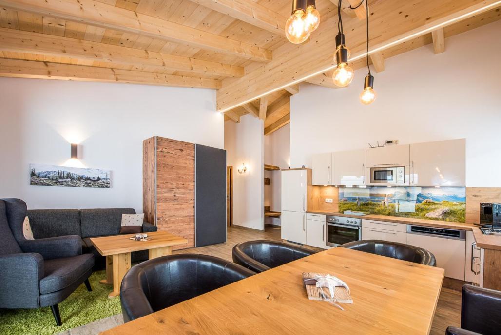 Stockis Mountaindestillerie - Appartements Leogang Exterior foto