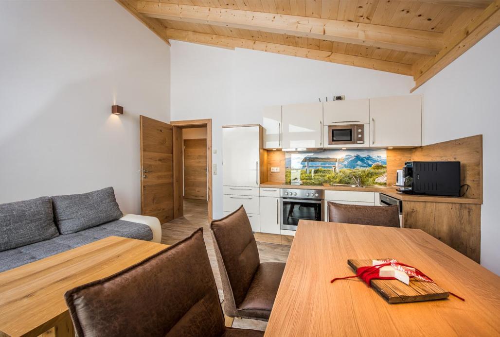 Stockis Mountaindestillerie - Appartements Leogang Exterior foto